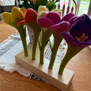 Lovevery Felt Flowers